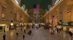 Photo: Original photography & stitching by Diliff, horizontal correction by Janke / Wikimedia Commons (CC BY 2.5)